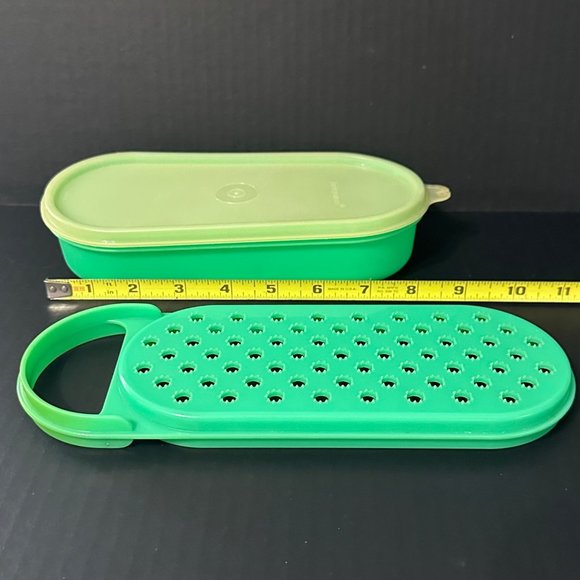 Vintage Tupperware 3 piece cheese grater container grater and lid - Picture 5 of 7